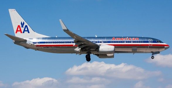 Aterriza de emergencia al chocar contra un ave Aterriza de emergencia al chocar contra un ave