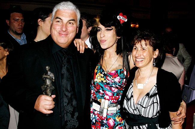 Padres de Amy Winehouse molestos por la película sobre su hija