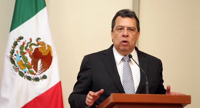 Ángel Aguirre pide licencia definitiva