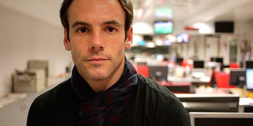 Comentarista se disculpa con Chicharito