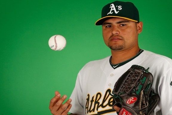 Atléticos de Oakland llaman al mexicano Arnold León Atléticos de Oakland llaman al mexicano Arnold León