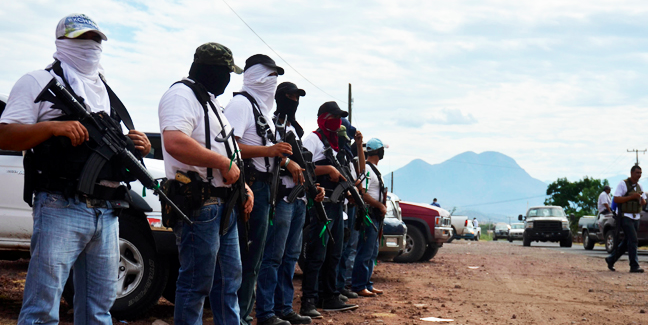 Liberan a dos autodefensas de Michoacán tras pago de fianza
