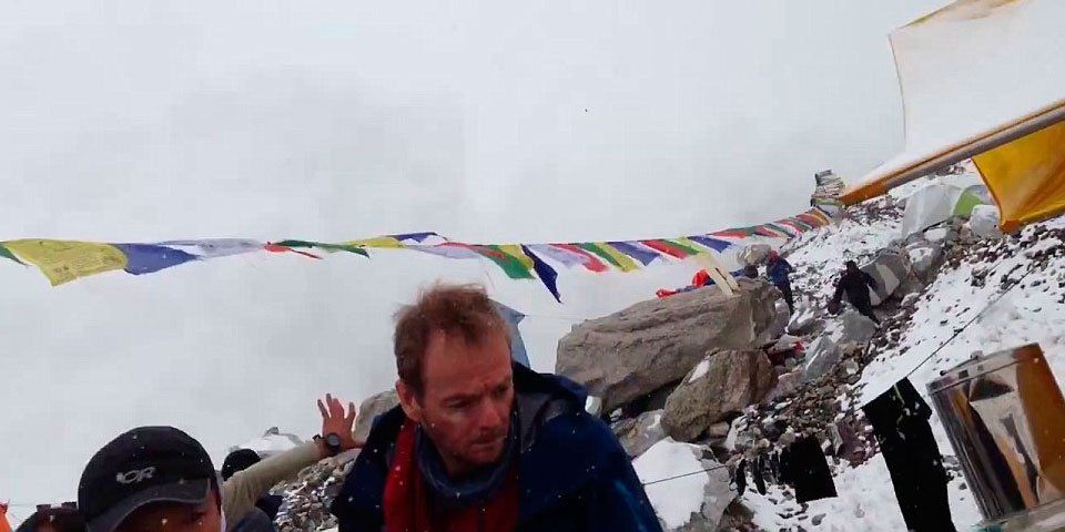 Video muestra avalancha tras terremoto en Nepal