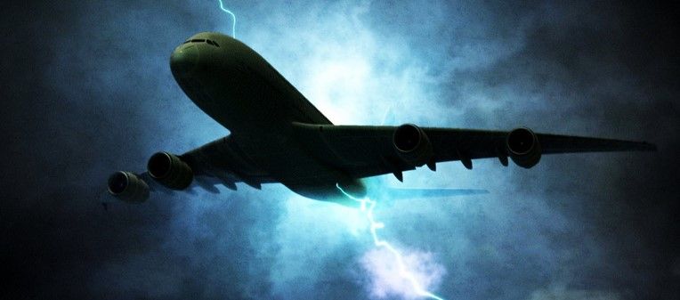 Graban aviones golpeados por un rayo