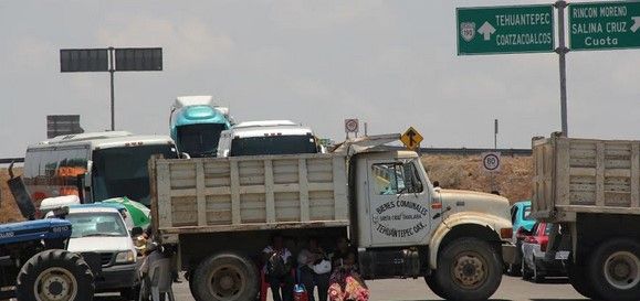 Bloqueo de comuneros en Oaxaca lleva 28 horas