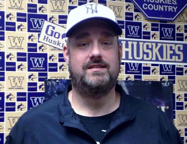 Profesor derriba a estudiante armado en Washington