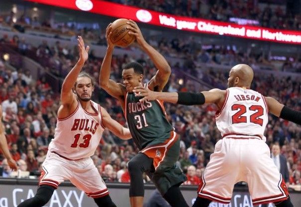 Bucks prolongan la serie Bucks prolongan la serie