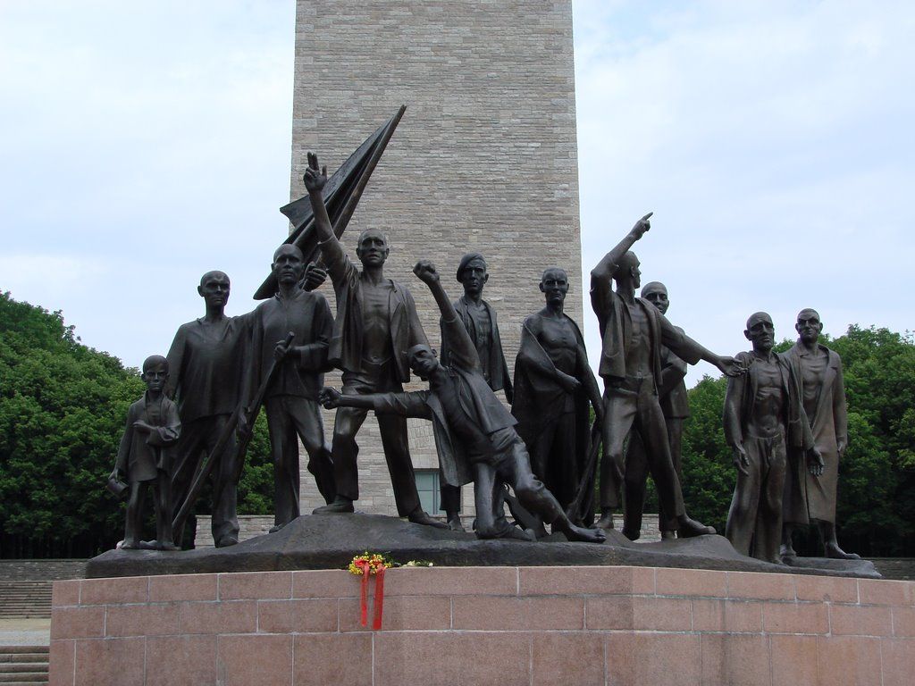 Alemania celebra liberación de campo de concentración de Buchenwald