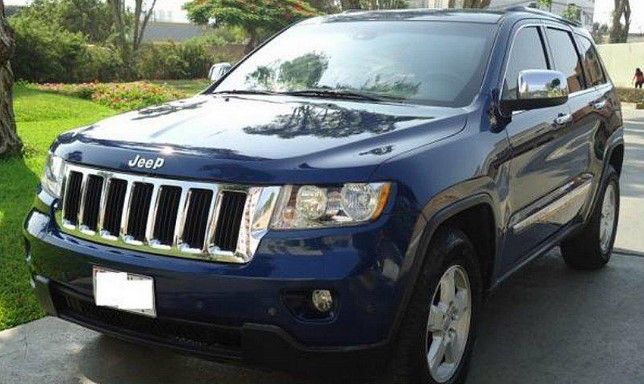 Directivos del INE estrenan auto