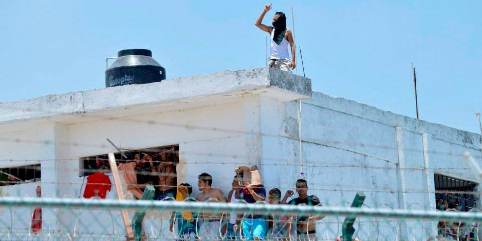 Pelea en cárcel de Cancún deja 15 heridos
