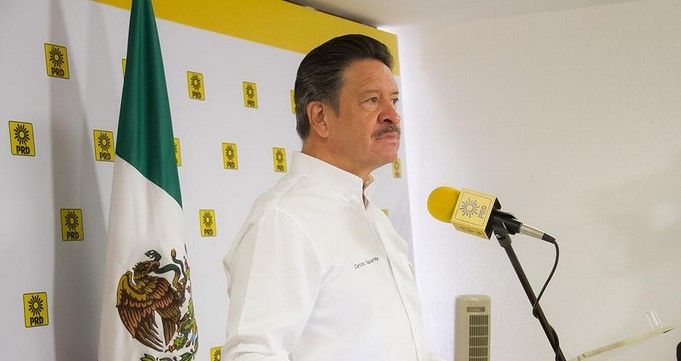 Carlos Navarrete pospone pláticas de fusión PRD-PT