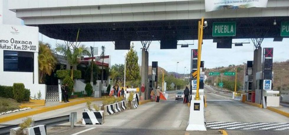 Toman caseta de Huitzo para cobrar peaje