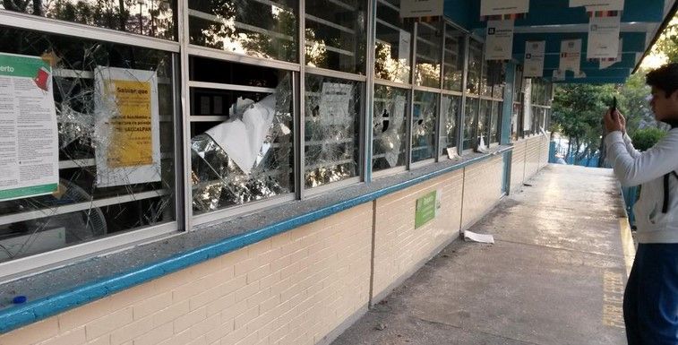 Golpean a profesor en el CCH Naucalpan Golpean a profesor en el CCH Naucalpan