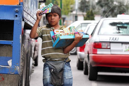 Más de 900 mil niños trabajan en México Más de 900 mil niños trabajan en México