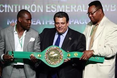 Presentan cinturón de la pelea del siglo Presentan cinturón de la pelea del siglo