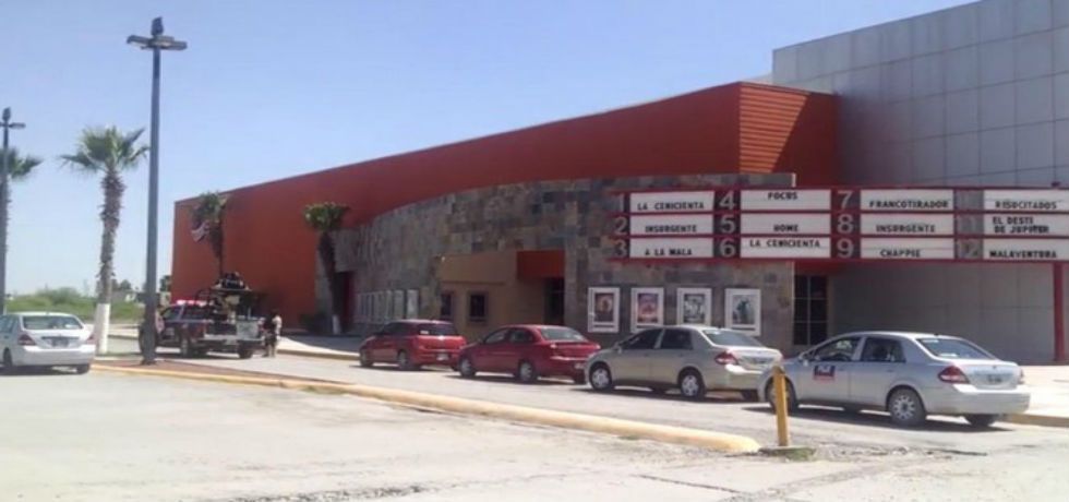 Asaltan salas de cine en Torreón