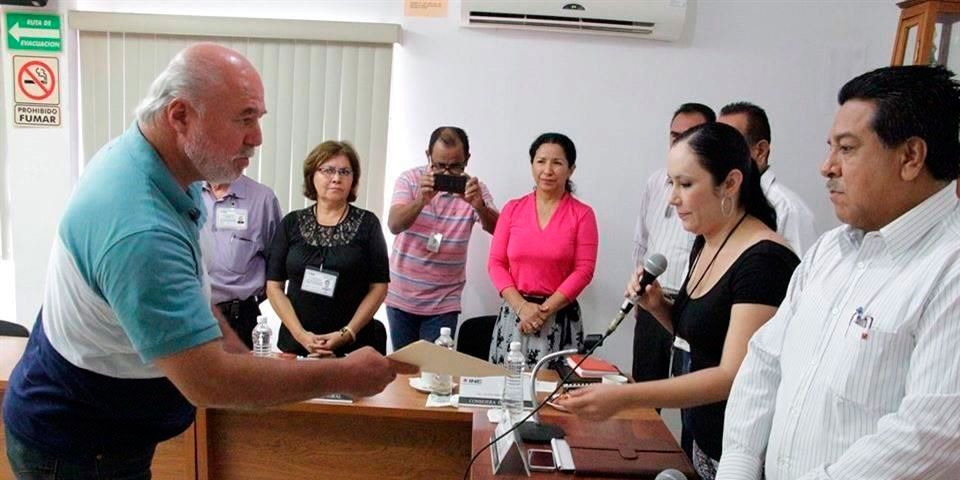 Clouthier se registra como candidato independiente en Sinaloa