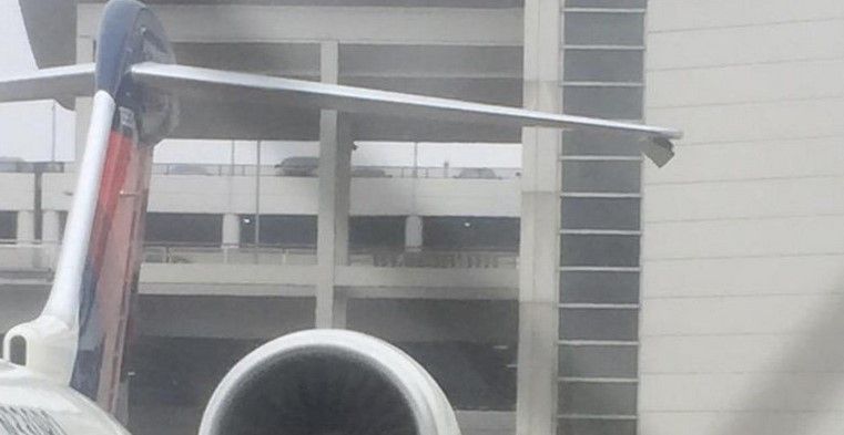 Avión choca contra terminal en Detroit