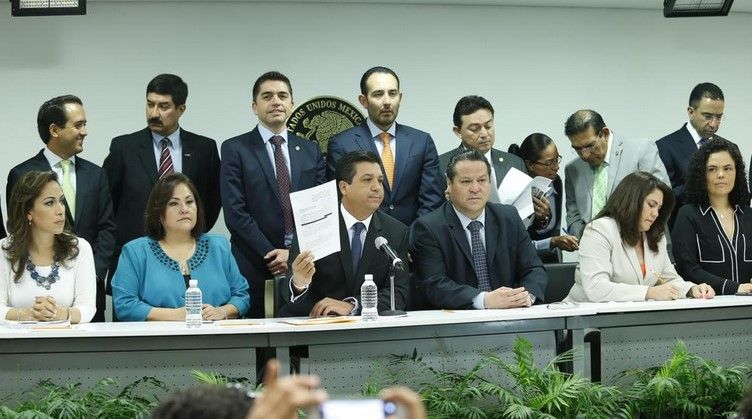 Denuncian a Rosario Robles ante la PGR