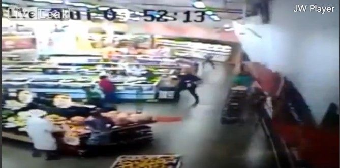 Se derrumba estructura de supermercado Se derrumba estructura de supermercado