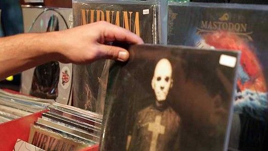 Las ventas de música digital igualan a las de formatos físicos Las ventas de música digital igualan a las de formatos físicos