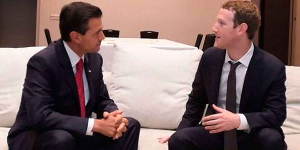 EPN se toma selfie con Mark Zuckerberg