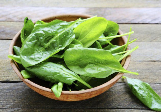 Espinacas previenen al cerebro del Alzheimer