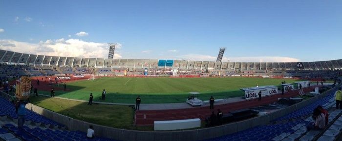 Pelea entre aficionados previo a la final de la Copa MX
