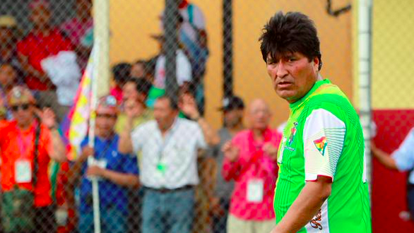 Evo Morales se echa una “cascarita” en Panamá Evo Morales se echa una “cascarita” en Panamá