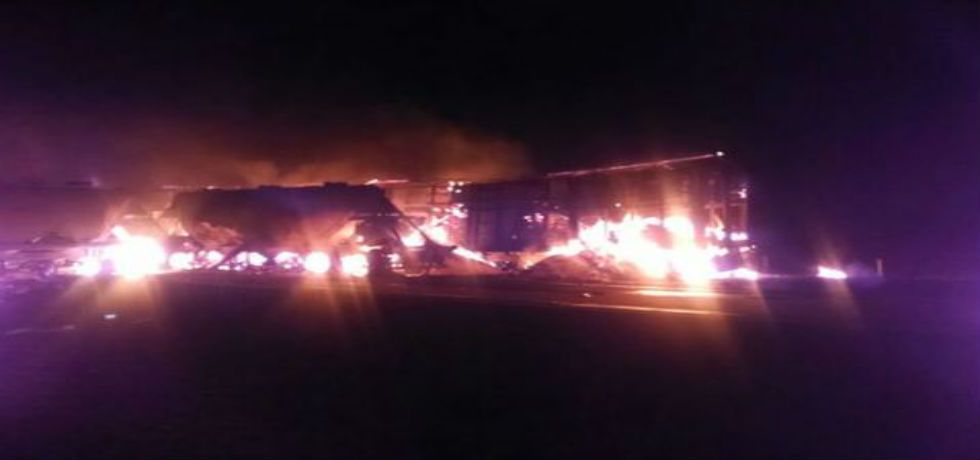 Explota tráiler tras choque en carretera de Tlaxcala