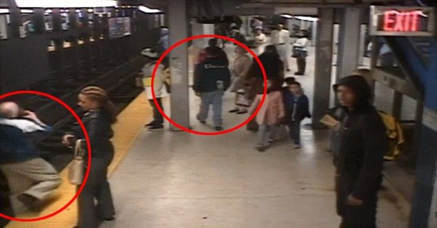 Joven salva a hombre de morir en vías del metro Joven salva a hombre de morir en vías del metro