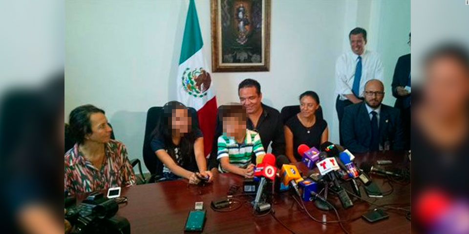 Papá de Alondra está lucrando con el drama de su hija