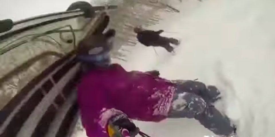 Hombre es golpeado por usar “selfie stick”