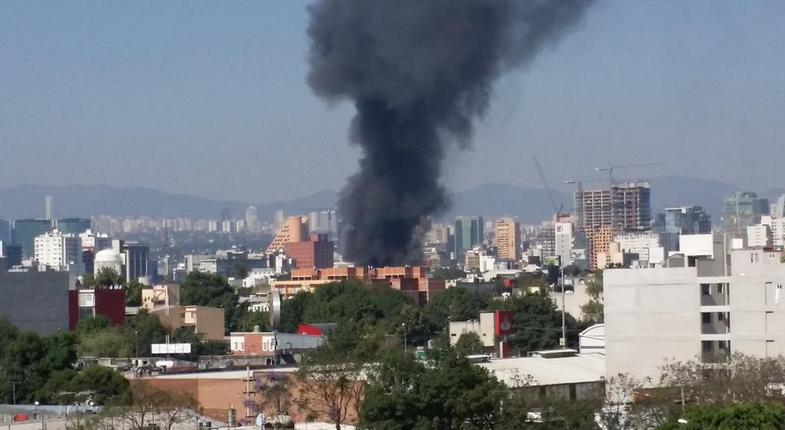 Fuerte incendio en la Cervecería Modelo