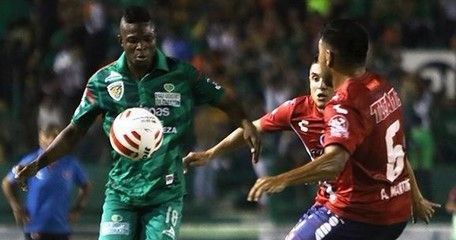 Jaguares rescata empate en casa