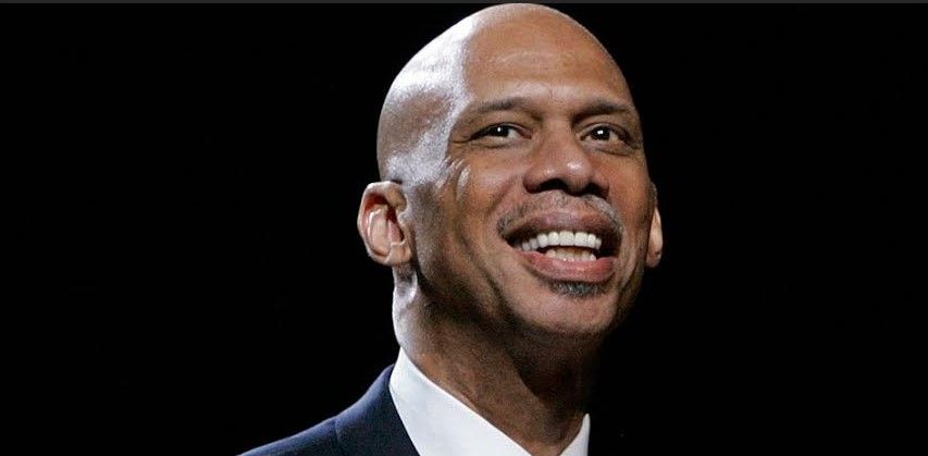 Kareem Abdul-Jabbar se somete a cirugía Kareem Abdul-Jabbar se somete a cirugía