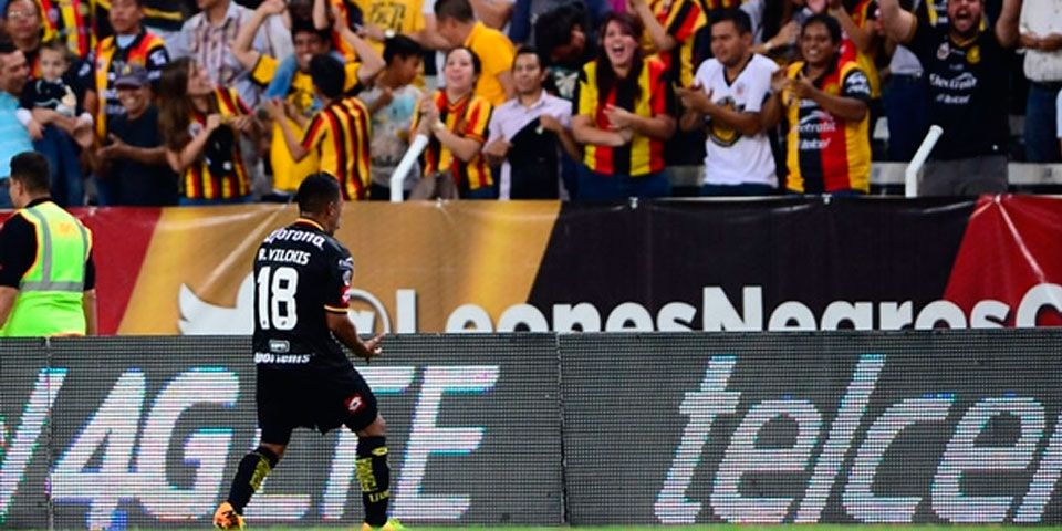 Autogol salva a Leones Negros