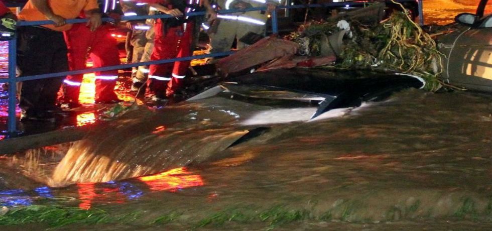 Dos muertos por lluvias en Monterrey