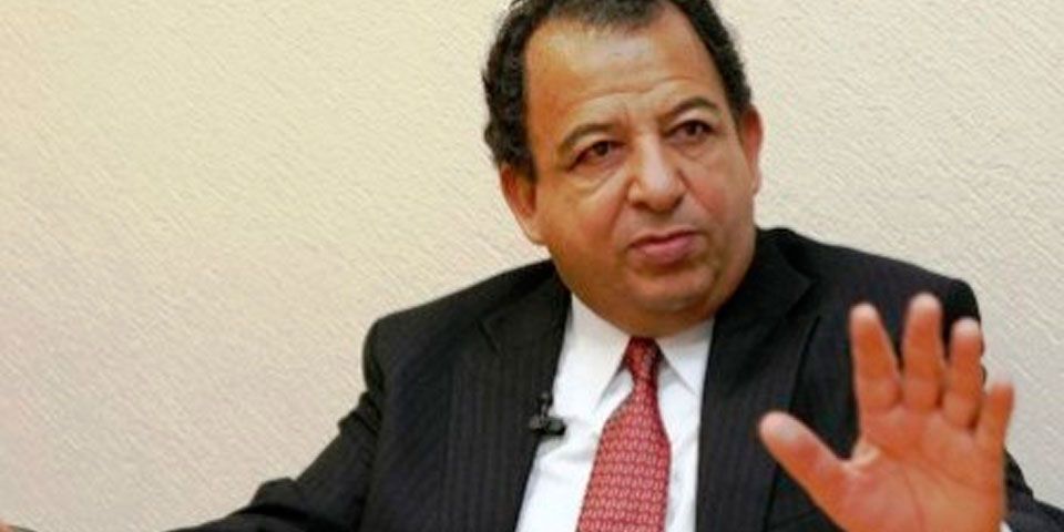 Grupo armado encañona a Luis Walton en Guerrero