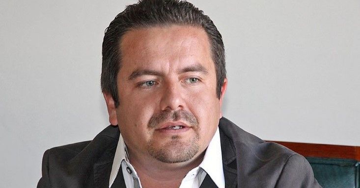 Le quitan la candidatura por propaganda religiosa