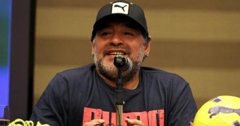 Maradona acusó a Blatter de corrupto