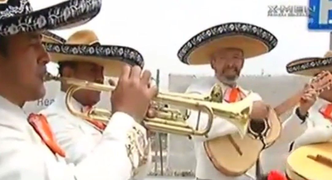 Frustrada serenata para Chicharito
