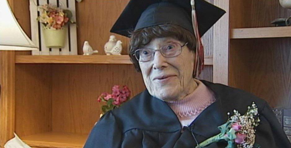 Se gradúa a los 103 años