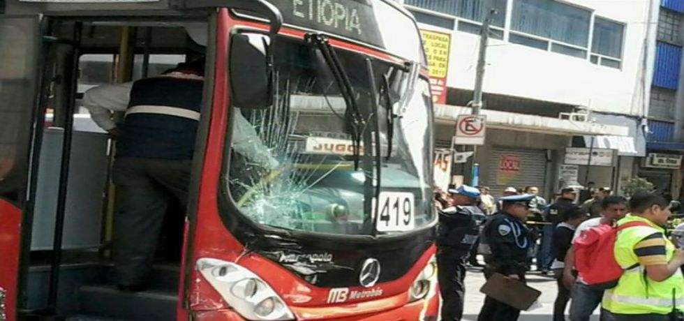 Muere una persona en accidente de Metrobús
