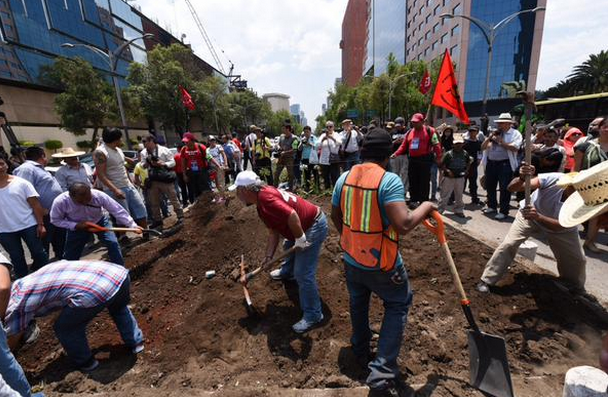 Instalan monumento por los 43 normalistas de Ayotzinapa
