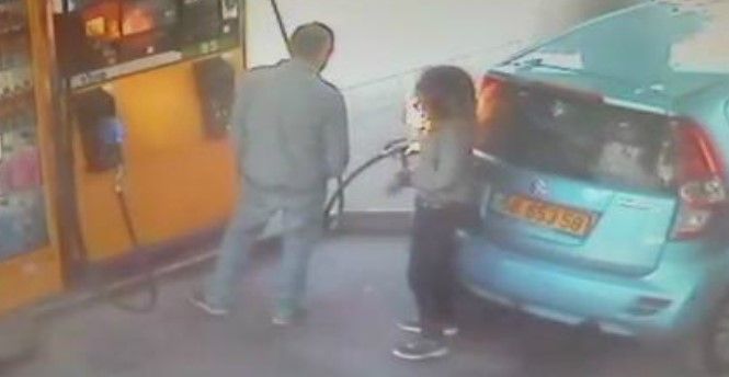 Mujer incendia gasolinera por un cigarro Mujer incendia gasolinera por un cigarro