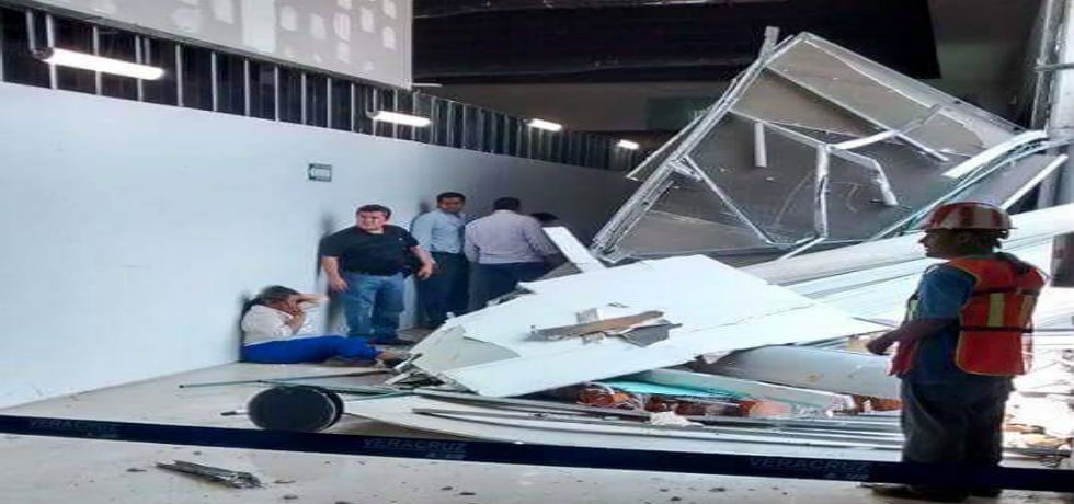 Colapsa muro en Aeropuerto de Veracruz