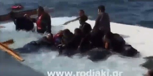 Naufragan otros 300 migrantes