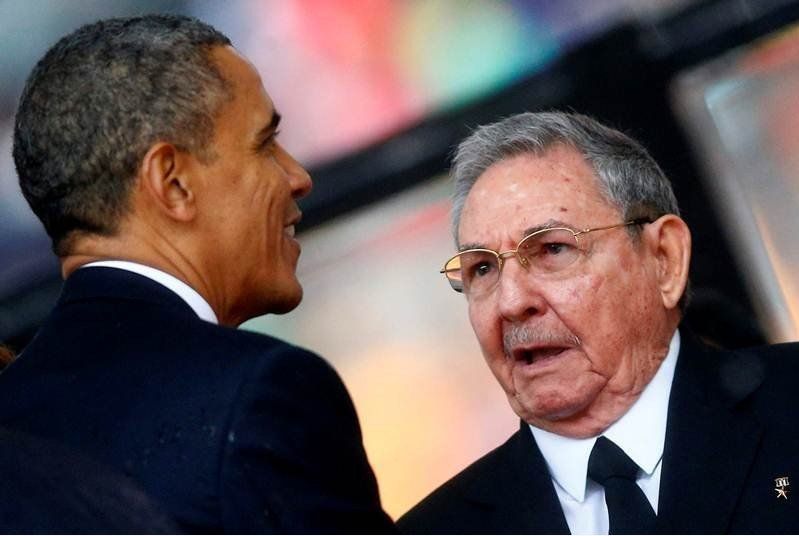 Llamada telefónica acerca a Obama y Castro en Panamá Llamada telefónica acerca a Obama y Castro en Panamá