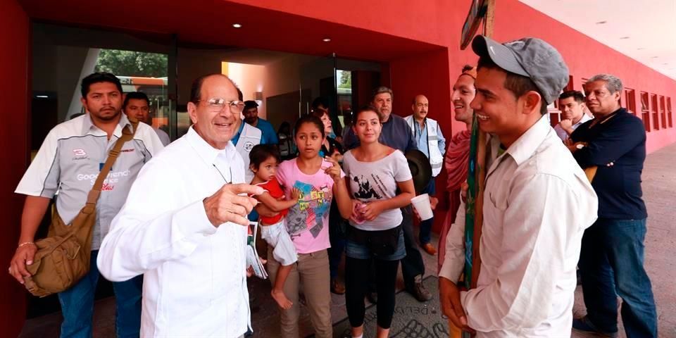 Migrantes obtienen libre tránsito por México